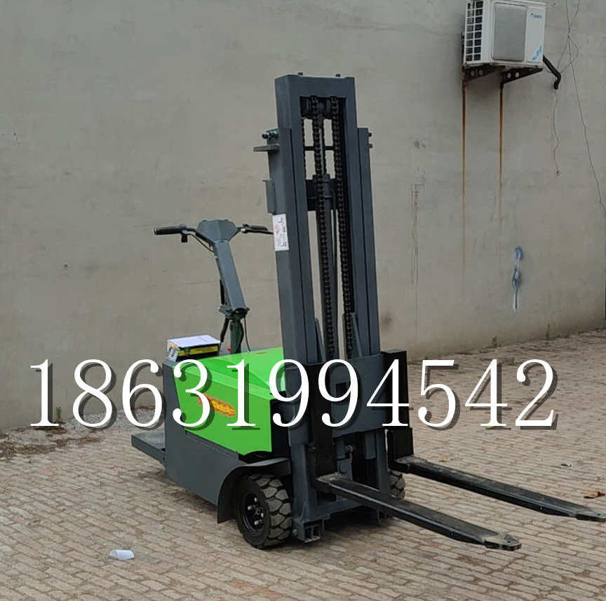 东源县优程全电动叉车插腿式堆高车液压装卸车1.5吨升高小型站驾式铲车